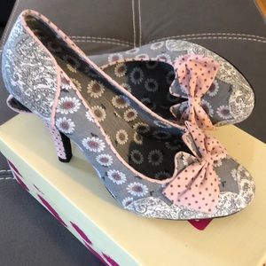 Dolce by Mojo Moxy pink and grey heals